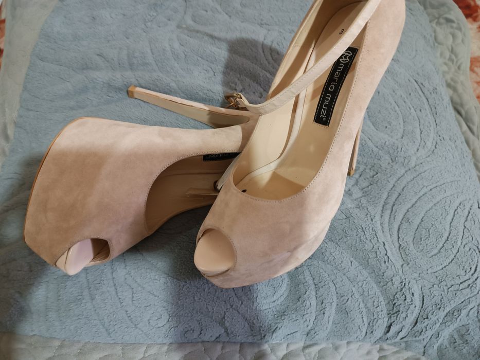 одежды продаются