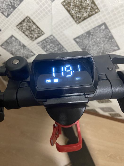 Электросамокат Tribe Maya