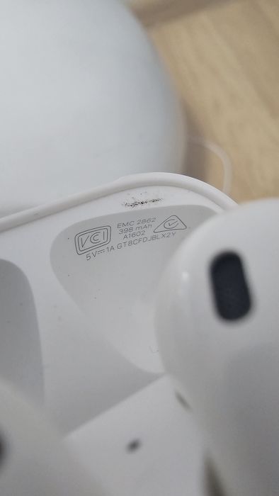 Apple AirPods 2 – funcționale – stare bună