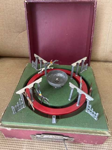 Joc vechi de salon, functioneaza ca o ruleta