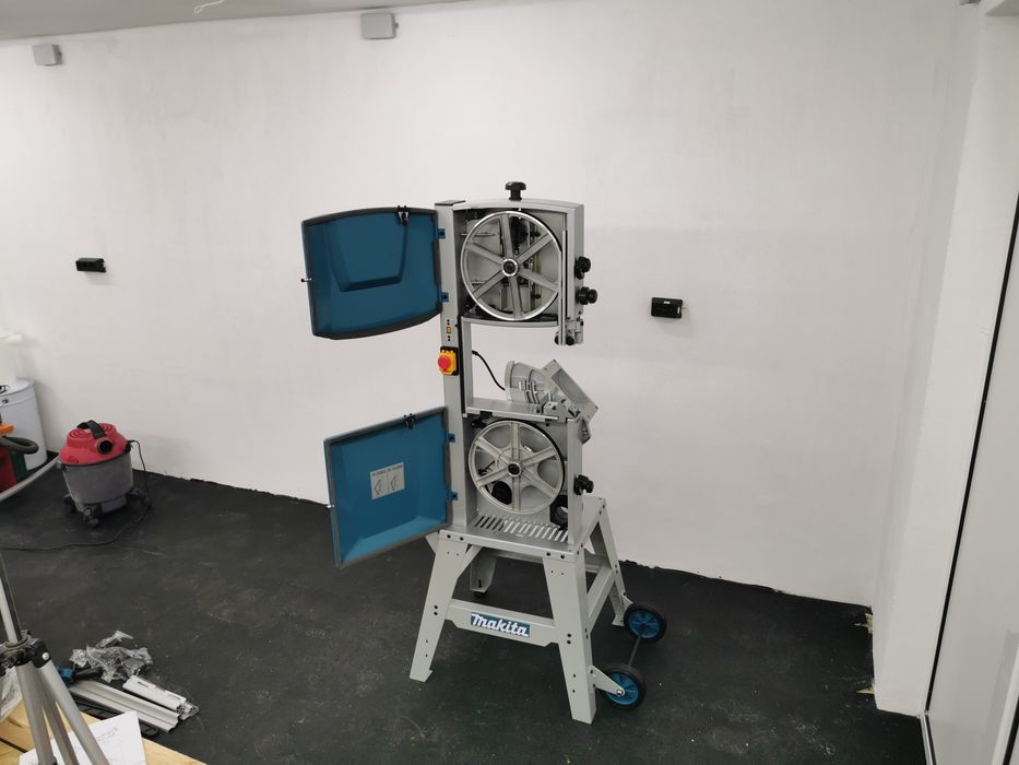 Ленторез Банциг за дърво Makita LB1200F, 900 W, 305 мм