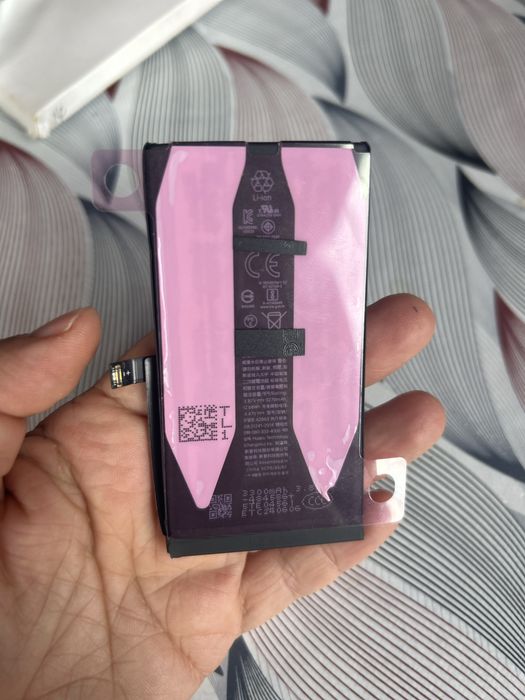 Чисто нова батерия за IPhone 14 неотваряна