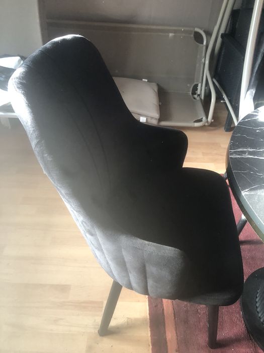 Masă cu scaune de vanzare