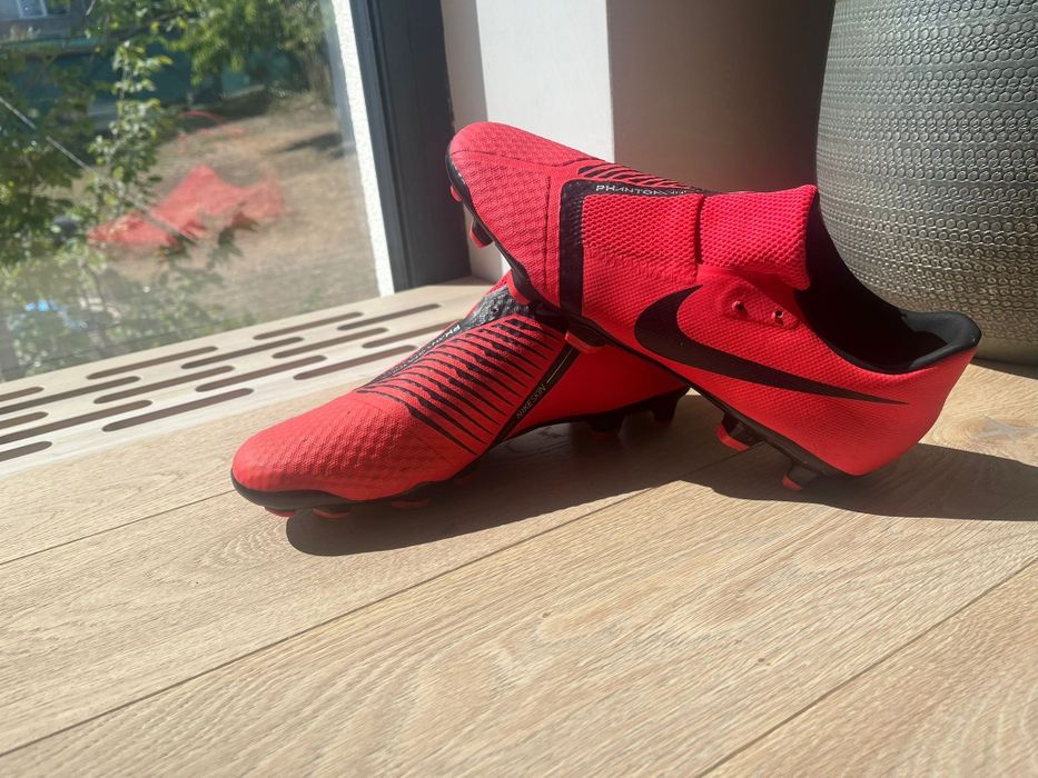 Ghete de fotbal Nike Phantom Venom Academy FG, culoare roșu