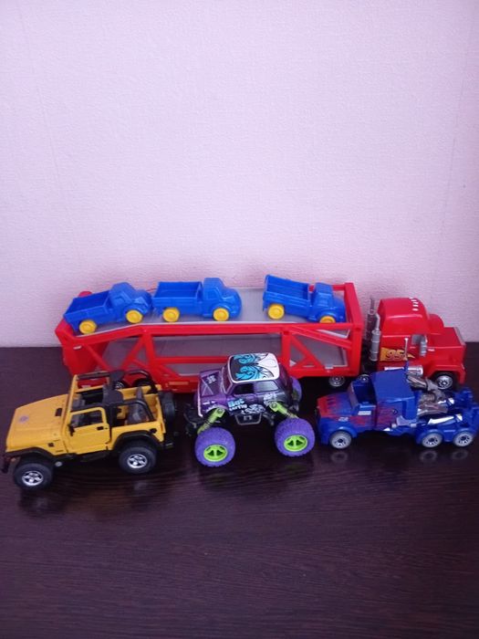 Продам детские машинки