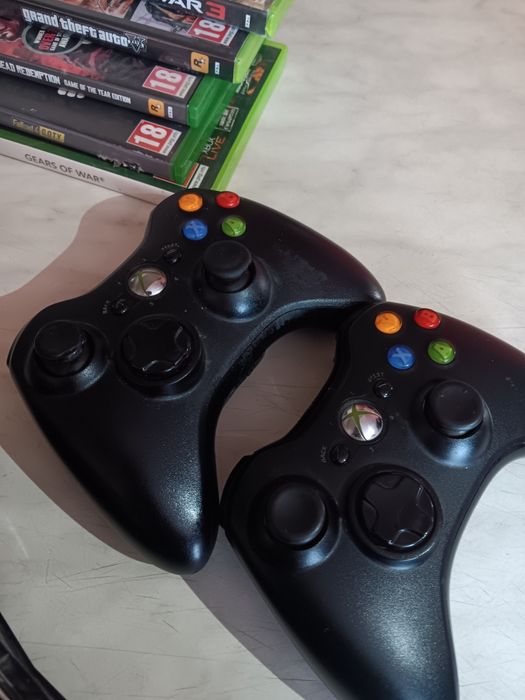 Xbox cu 2 joystick 512 gb