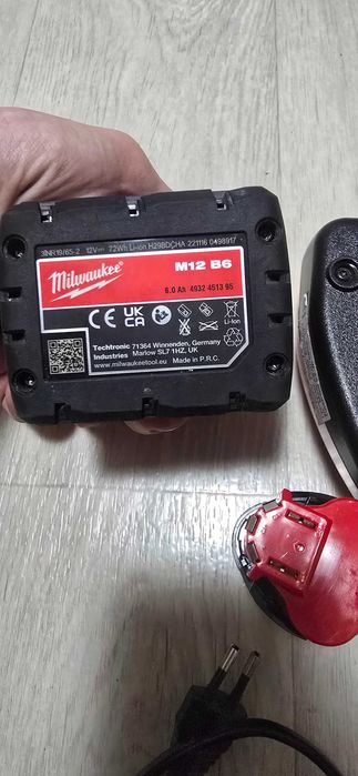 Milwaukee m12 батареи и зарядка
