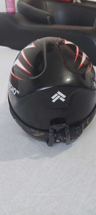 Casca schi pentru copii cam de 8 ani.