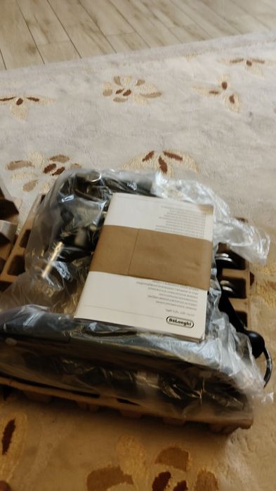Продам кофеварку  Delonghi EC685BK