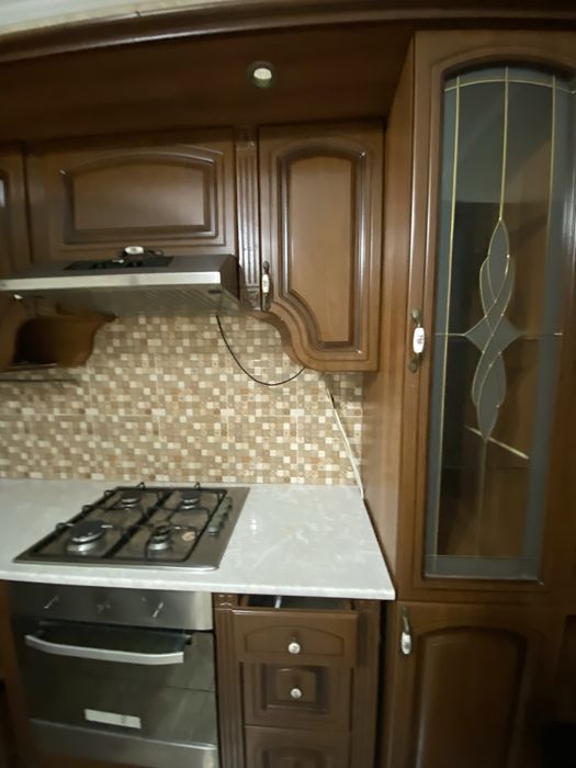Продается гарнитур деревянной
