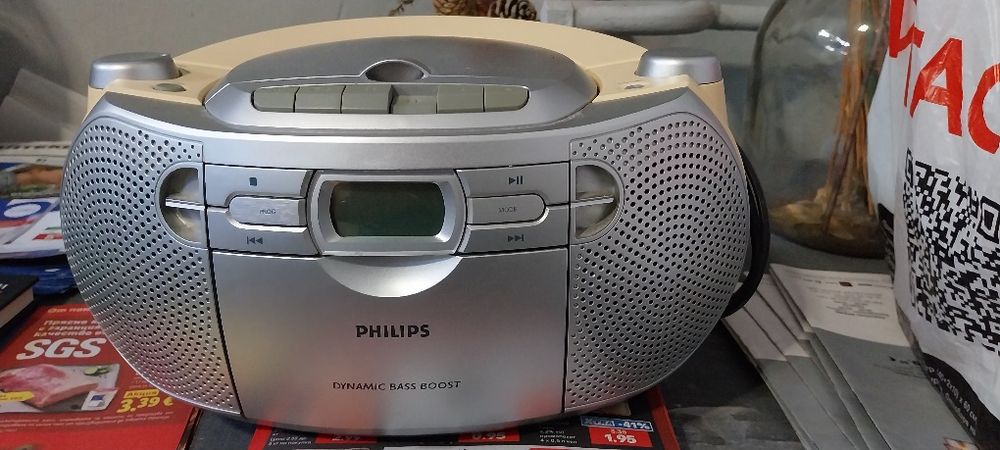 Радиокасетофон с CD плеър