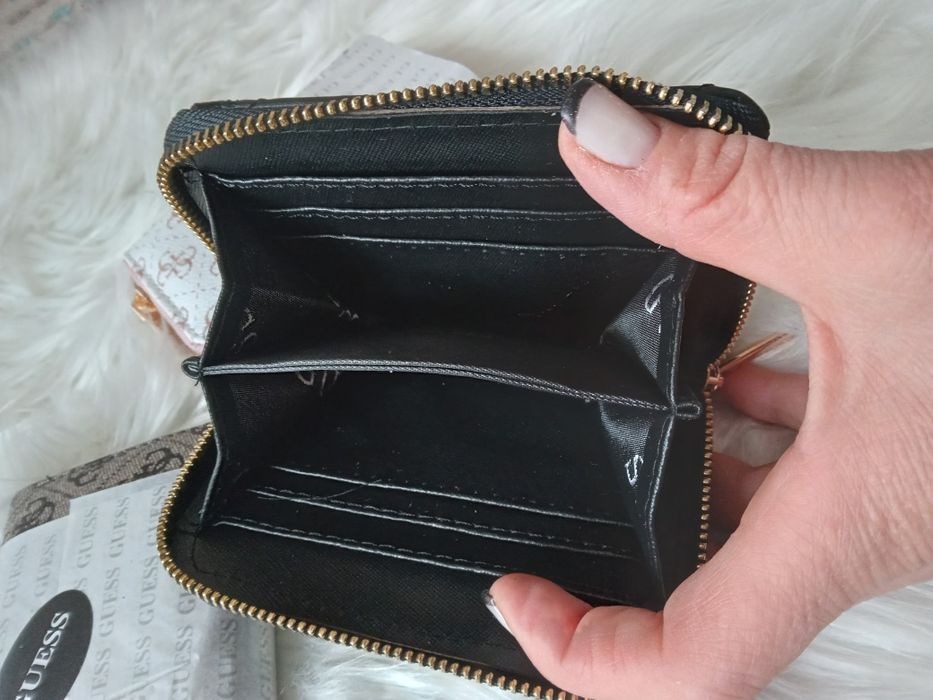 Guess портфейл малка и голяма