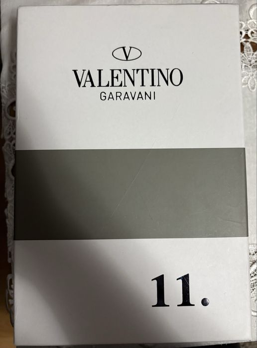 Vând adidași Valentino