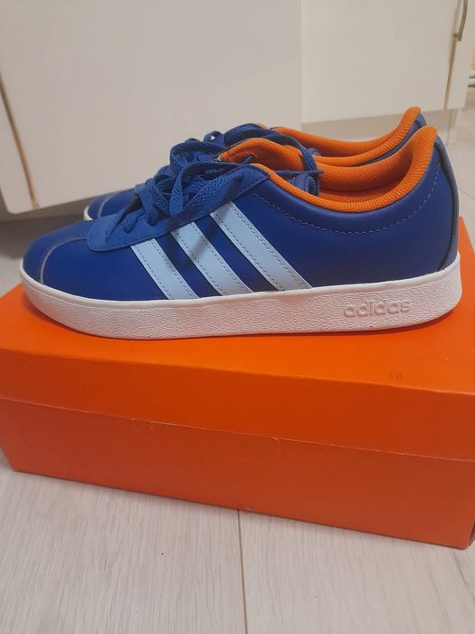 Чисто нови адидас