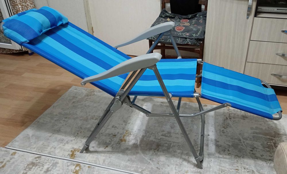 Продам кресла лежаки 2 разные, 1 столик ком. для походов, дачи
