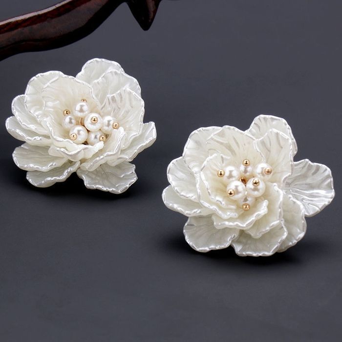 Серьги в форме цветка с жемчужинами