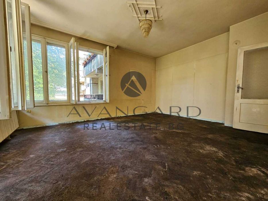 Продава се Тристаен апартамент в Пловдив, Център - 110 кв.м за 2055 €/кв.м - Снимка #3