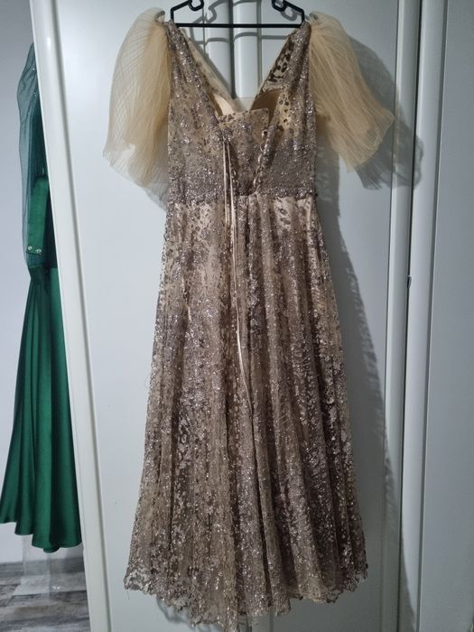 De vanzare rochie de nasă.