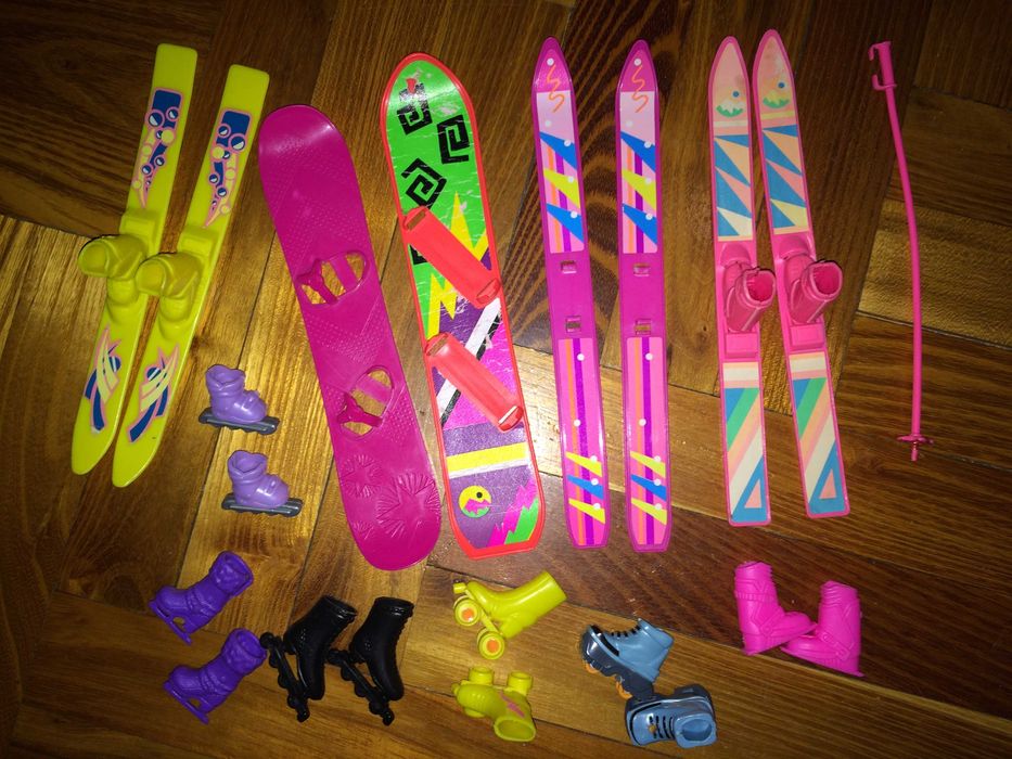 Лот ретро ски, кънки и сноуборд за кукли тип Барби