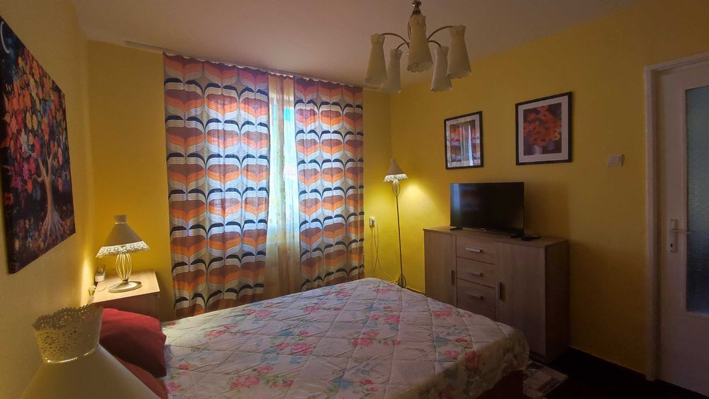 Inchiriez apartament 2 camere in Resita + loc de parcare - Zona Centrala (Facultate / Liceul Traian Lalescu)