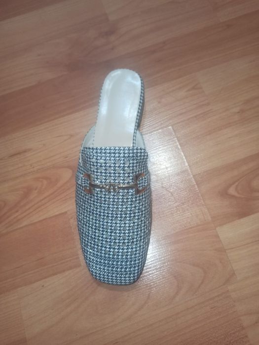 Продаётся женская обувь