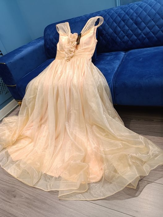 Роскошное вечернее платье в нежно-персиковом цвете