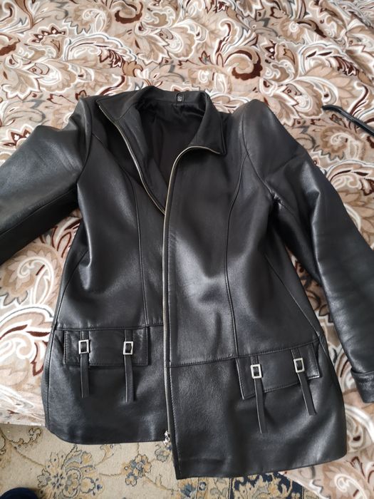 Продавам дамско яке от естествена кожа