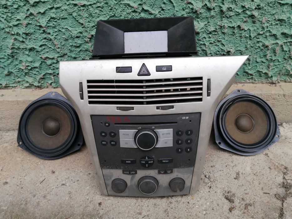 consola + CD Opel Astra H 100 lei