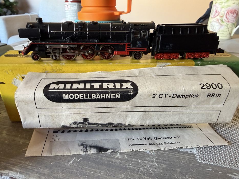 Minitrix хоби локомотиви