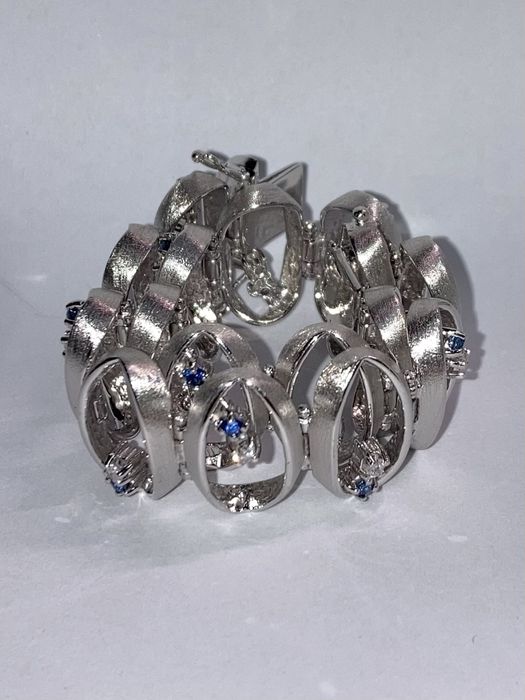 Bratara aur alb cu diamante si safire