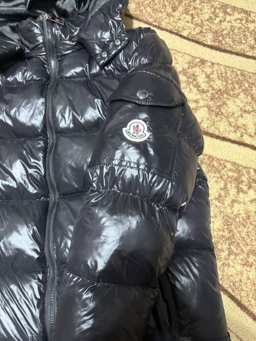 Продавам Moncler яке с NFC