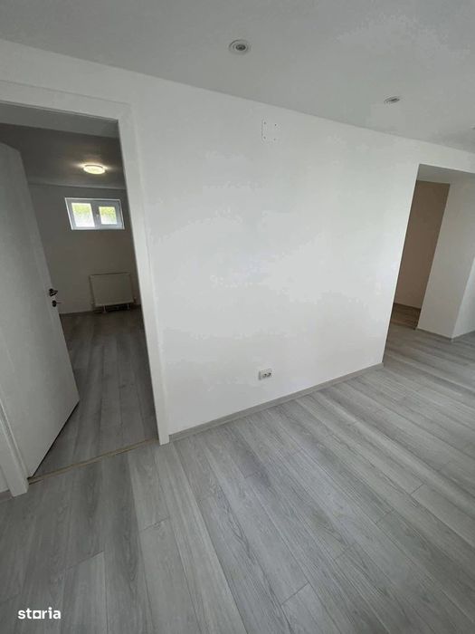 De vanzare casa in Roman cu 3 camere, suprafata teren 360mp,  89.000e