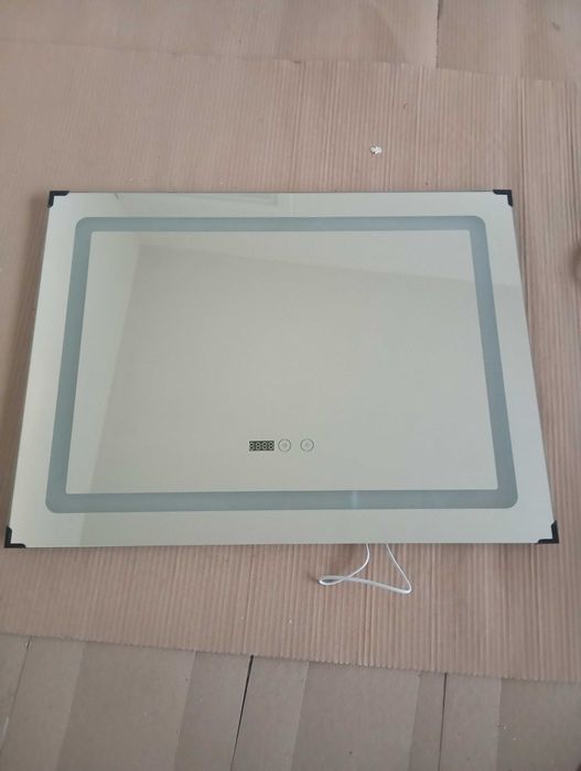 Огледало Makena 300.Размер 80/60 с функция лед осветление,часовник...