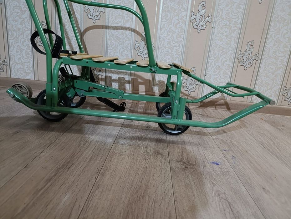 Санки с толкателем