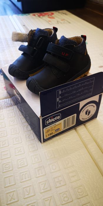 Нови обувки Chicco 19 номер