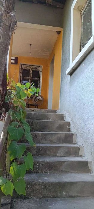 Къща на два етажа с гараж, и 1.5 дка двор в с. Баурене, обл. Враца.