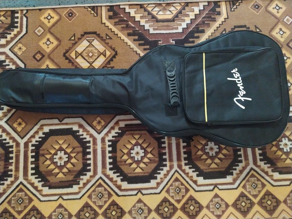Продам гитару с чехлом