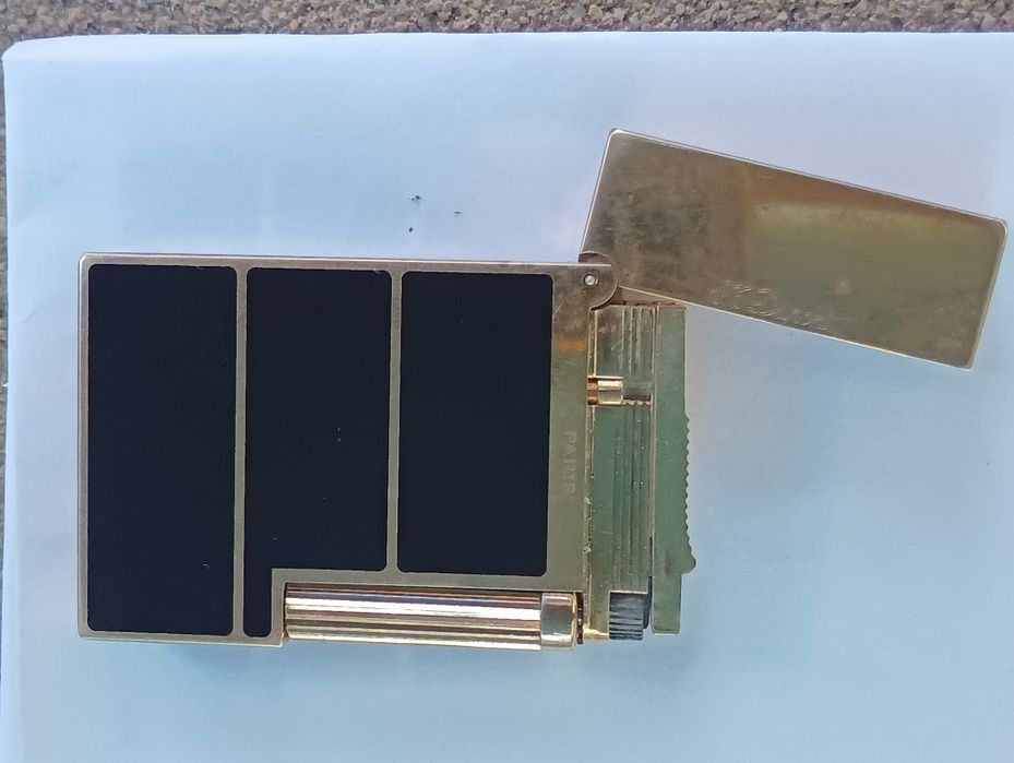 Запалка S. T. Dupont 4FK12J8, златно покритие, черен лак.