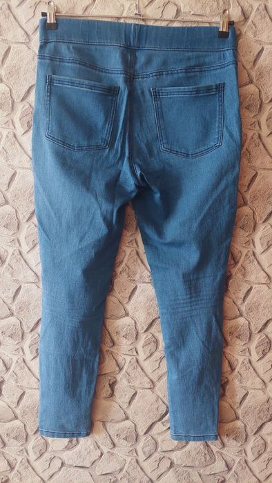 Чисто нови дънки