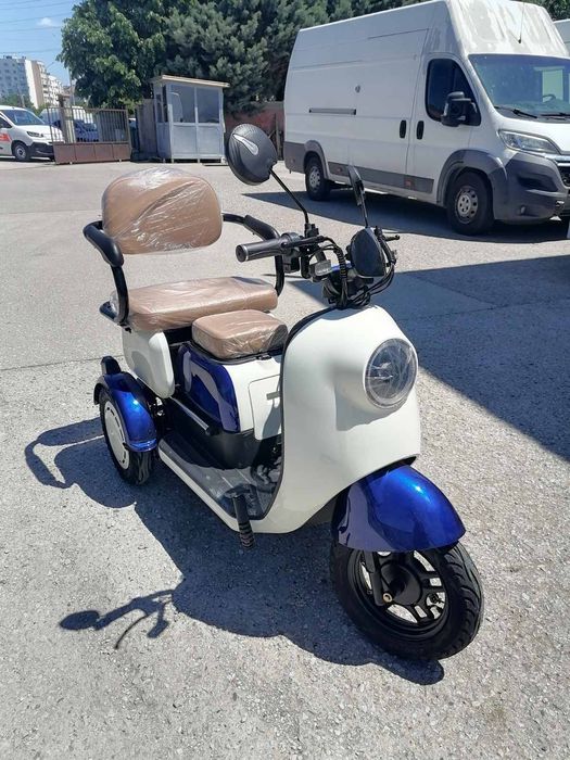 Триколка електрическа модел Vespa
