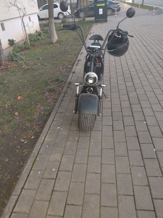 Vând motoscuter electric