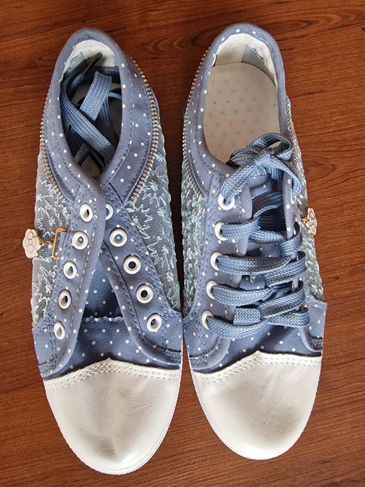 Кецове с дантела