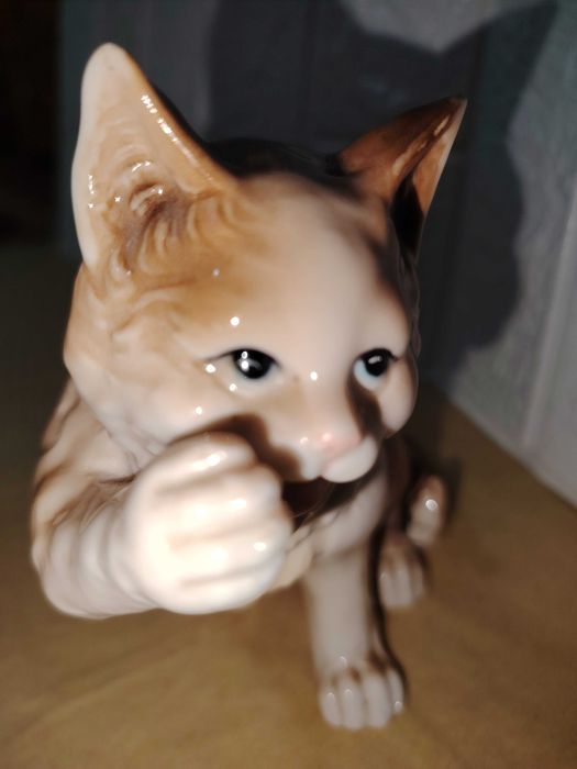 Порцеланова котка