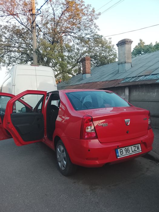 Vând Dacia Logan