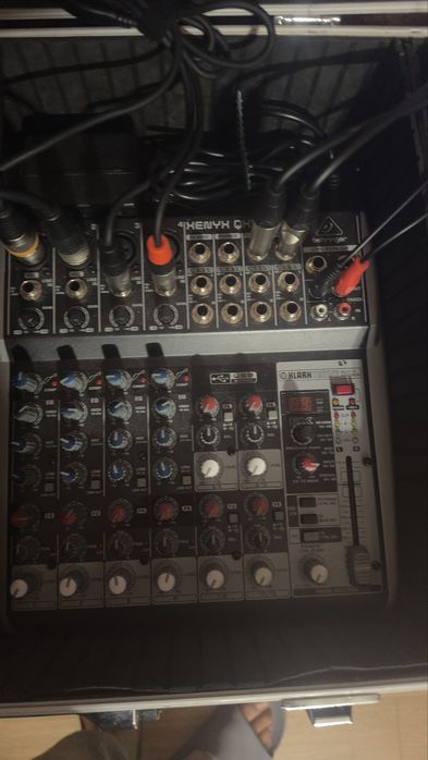 Mixer DJ Behringer Xenyx QX1202USB