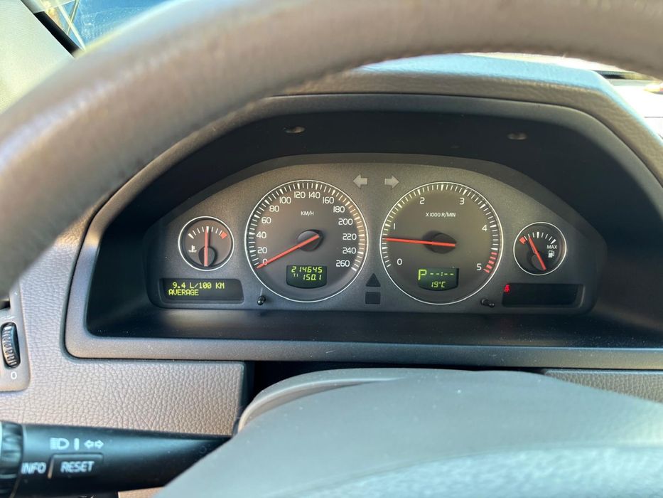 Volvo XC90 2009 – SUV Spațios și Confortabil