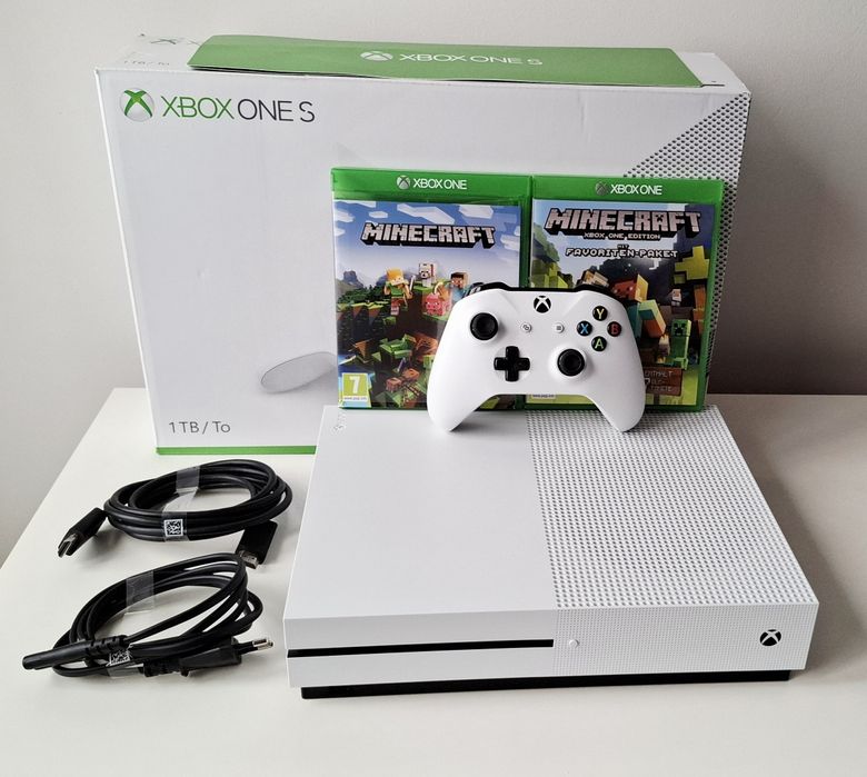 Consolă Xbox One S 1TB + jocuri Minecraft