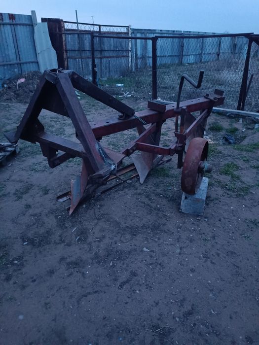 Плуг на мтз 3х .