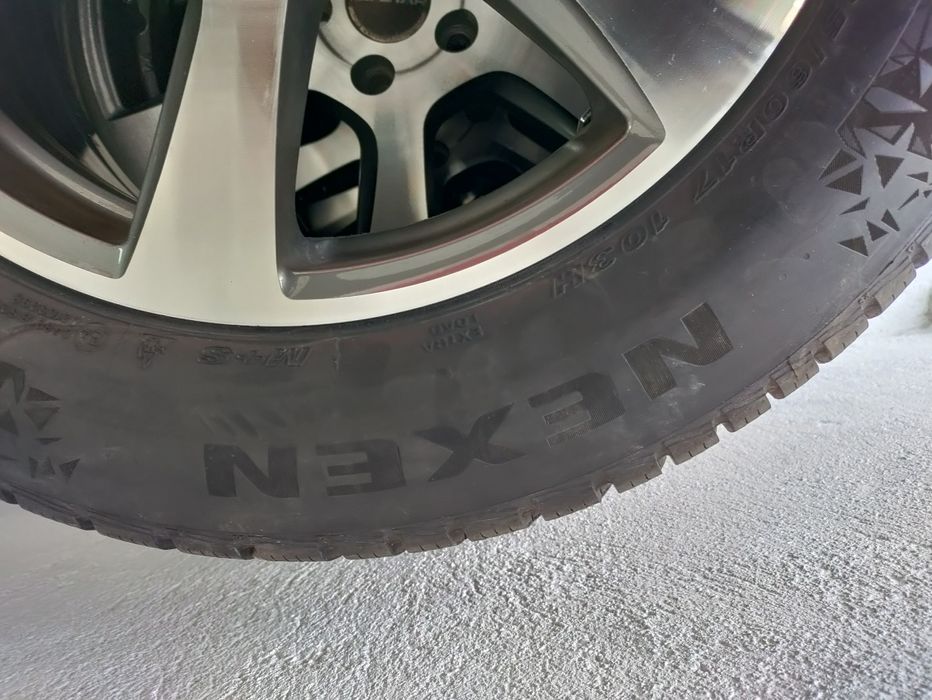 Гуми с джанти "17" 5х114.3 Nexen 225/60/17 2025г.