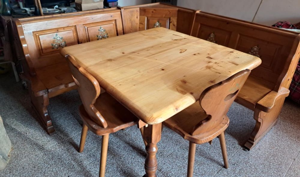 Colțar bucătărie lemn masiv complet (masă + scaune) – stil rustic